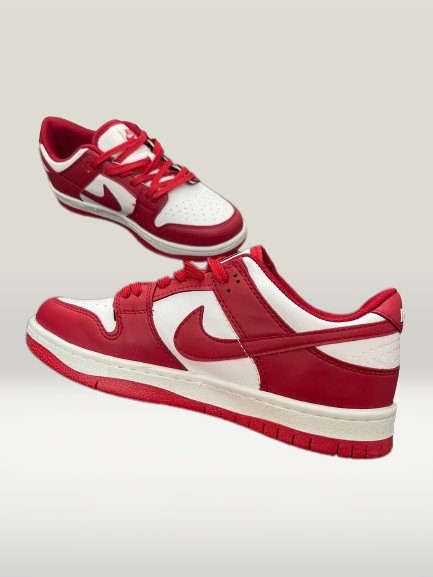 Panda Dunks - Low Red [CEL MAI MIC PREȚ] - ShoeResidenceNike Air Panda Dunks Low Red Cherry Retro Replica Shoeresidence Rosu Alb Adidasi Sneakeri Tenisi Pantofi Sport Original Autentic Calitate Premium Design Exclusiv Colecție Nouă Trend Fashion Trendsetter Stil Fashion Trend Streetwear Brand Luxury Eleganță Chic Glamour Glamorous TENESI COLORATI ROSU ADIDASI ROSU ROSII ADIDASI DAMA ADIDASI NIKE ADIDASI NIKE TENESI DAMA NIKE DUNKS ROSU DUNKS DAMA DUNKS ROMANIA DUNKS 1 LA 1 DUNKS 1:1Panda36