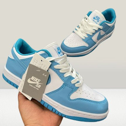 Panda Dunks - Low University - Blue [NOU] - ShoeResidenceNike Panda Dunks Low Retro University Blue Albastru Replică Romania Blue Reducere Nou Adidasi Sneakeri Teniși Pantofi Sport Original Autentic Calitate Premium Piele Sintetic Colecție Exclusivă Ediție Limitată Stil Urban Streetwear Fashion Trend Fashion Trendsetter Modă Cumpărare Online Livrare Rapidă Promoție Ofertă Disponibilitate Stoc Magazin Online Comandă Rapidă Trendsetter Chic Glamour Glamorous panda dunks albastru dunks blue nike al