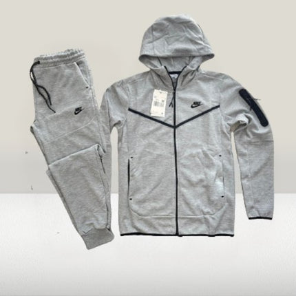 Tech Fleece Grey [Full - Set] - ShoeResidenceTech Fleece Gri Model - 2023 [SET COMPLET] - ShoeResidenceTrening Nike Tech Fleece Gri compleu complet set hanorac si pantalon s m l xl xxl nou dama barbati drip unisex copii copiii copi replica nou olc grey reps romania bumbac 2024 de vanzare haine nike vara iarna tomna primavara trening barbati gri nike tech trening trening gri trening nike tech gri hanorac nike tech gri pantalon gri nike pantaloni nike tech gri grey trening barbati trening sport ni