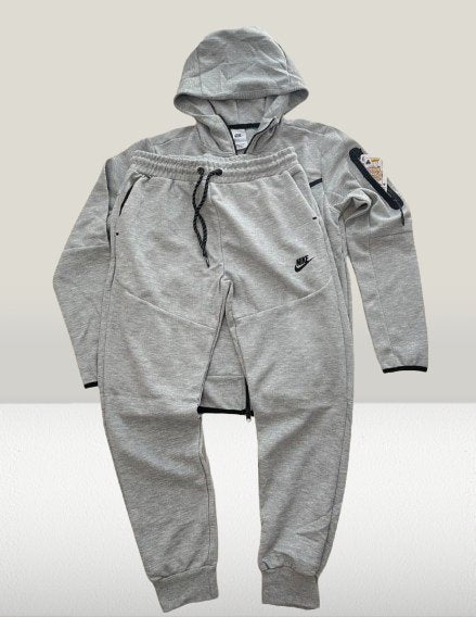 Tech Fleece Gri Model - 2023 [SET COMPLET] - ShoeResidenceTrening Nike Tech Fleece Gri compleu complet set hanorac si pantalon s m l xl xxl nou dama barbati drip unisex copii copiii copi replica nou olc grey reps romania bumbac 2024 de vanzare haine nike vara iarna tomna primavara trening barbati gri nike tech trening trening gri trening nike tech gri hanorac nike tech gri pantalon gri nike pantaloni nike tech gri grey trening barbati trening sport nike gri trening fleece fleece gri compleu gri 