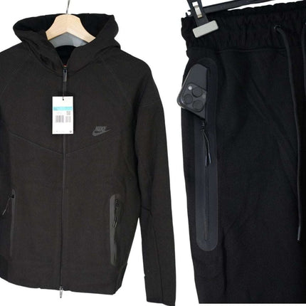 Tech Fleece Negru Model - 2024 [Full - Set] - ShoeResidenceVedere din studio a modelului Tech Fleece negruNike TechSBlack Hanorac Nike TechBlack Hanorac Pantalon FleeceBlack Hanorac Pantalon Tech3