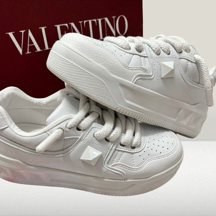 Valentino Garavani Sneakers Full - White [50% OFF] - ShoeResidenceValentino Garavani Full - White [LA OFERTĂ] - ShoeResidenceVALENTINO GARAVANNI PANTOF ADIDAS CASUAL ALB NEGRU WHIITE ALB PIELE NOU DE VANZARE REDUCERE OFERTA ROPE LACES SHOES TENES SNEAKER OLX SHOERESIDENCE SHOE RESIDENCE REPLICA VALENTINO GARAVANNI PANTOFALENTINO GARAVANNI PANTOF ADIDAS CASUAL ALB NEGRU WHIITE ALB PIELE NOU DE Valentino Garavani, Pantof, Adidas, Casual, Alb, Negru, Sneakers, Incaltaminte, Sport, Fashion, Streetwe