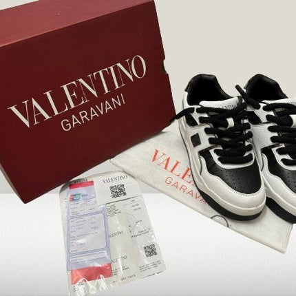 Valentino Garavanni Alb - Negru [50% Off] - ShoeResidenceValentino Garavanni Alb - Negru [NOU] - ShoeResidenceVALENTINO GARAVANNI PANTOF ADIDAS CASUAL ALB NEGRU WHIITE ALB PIELE NOU DE VANZARE REDUCERE OFERTA ROPE LACES SHOES TENES SNEAKER OLX SHOERESIDENCE SHOE RESIDENCE REPLICA VALENTINO GARAVANNI PANTOFALENTINO GARAVANNI PANTOF ADIDAS CASUAL ALB NEGRU WHIITE ALB PIELE NOU DE Valentino Garavani, Pantof, Adidas, Casual, Alb, Negru, Sneakers, Incaltaminte, Sport, Fashion, Streetwear, Moda, Stil 