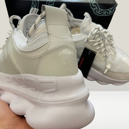 Versace Chain - Reaction Alb PIELE NATURALĂ [FULL - BOX + ACCESORII] - ShoeResidenceVersace Chain - Reaction Alb PIELE NATURALĂ [FULL - BOX + ACCESORII] - ShoeResidenceVersace Chain Reaction alb, adidași Versace Chain Reaction albi, Versace Chain Reaction de vânzare, Versace Chain Reaction originali, Versace Chain Reaction online, cumpără Versace Chain Reaction alb, pantofi sport Versace Chain Reaction alb, VeVersace36Versace36Adidas Pantof Versace AlbAdidas Pantof Versace BlackAdidas Pantof Ver