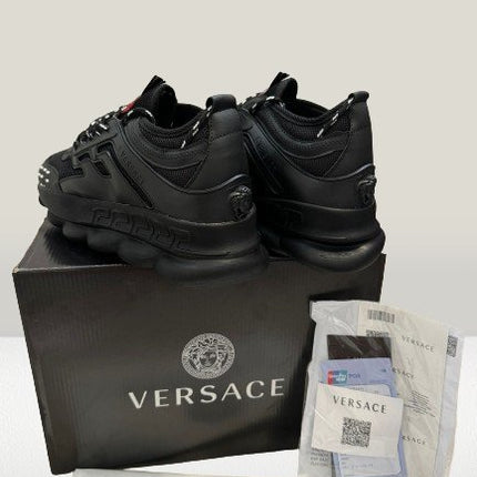Versace Chain Reaction NEGRU [FULL - BOX] - ShoeResidenceVersace Chain Reaction NEGRU, Versace ADIDASI, Versace Pantof, Versace PANTOFI, Unisex, Adulti, Barbati, Dama, Copii, adidasi versace, adidasi versace chain reacton negru, adidasi versace barbati, versace romania, PANTOF VERSACE, PANTOFI VERSACE, PANTOFI VERSACE NEGRU, SNEAKER VERSACE, VERSACE CHAIN REACTION BLACK, VERSACE CHAIN REACTION PANTOF, VERSACE NEGRU, ADIDASI VERSACE NEGRU, ADIDASI VERSACE IEFTINIVersace36