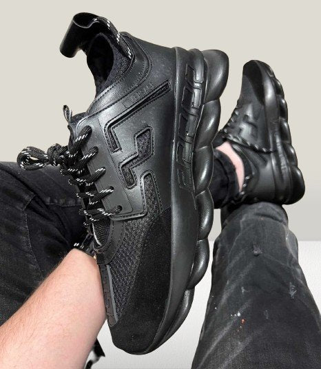 Versace Chain Reaction NEGRU [STOC LIMITAT] - ShoeResidenceVersace Chain Reaction Alb, Versace Sneakers, Versace Pantof Nou, Versace Adidas, Trendsetter, LUX, Original, Calitate Premium, Design Exclusiv, Colectie Noua, Iconic, Modern, Atemporal, Versatil, Stil Urban, Comod, High - end, Edgy, Streetwear, Sport - Chic, Inovator, Rafinament, Must - Have, Piese de Colectie, Fit Perfect, Popular, Durabil, Minimalist, Glamour, Moda, Lifestyle, Unisex, Adulti, Barbati, Dama, Copii, Versace Fashion, Ver